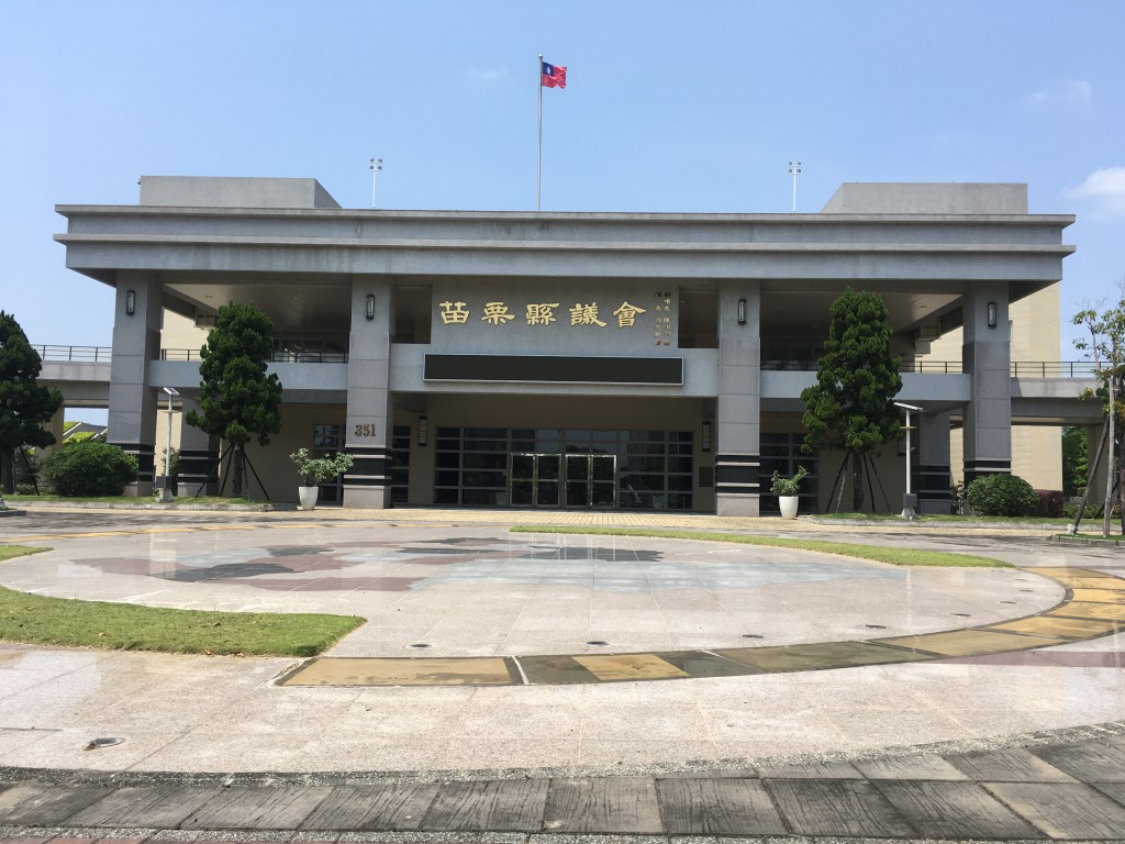 誰作球我打:議員質詢的資訊從何而來?